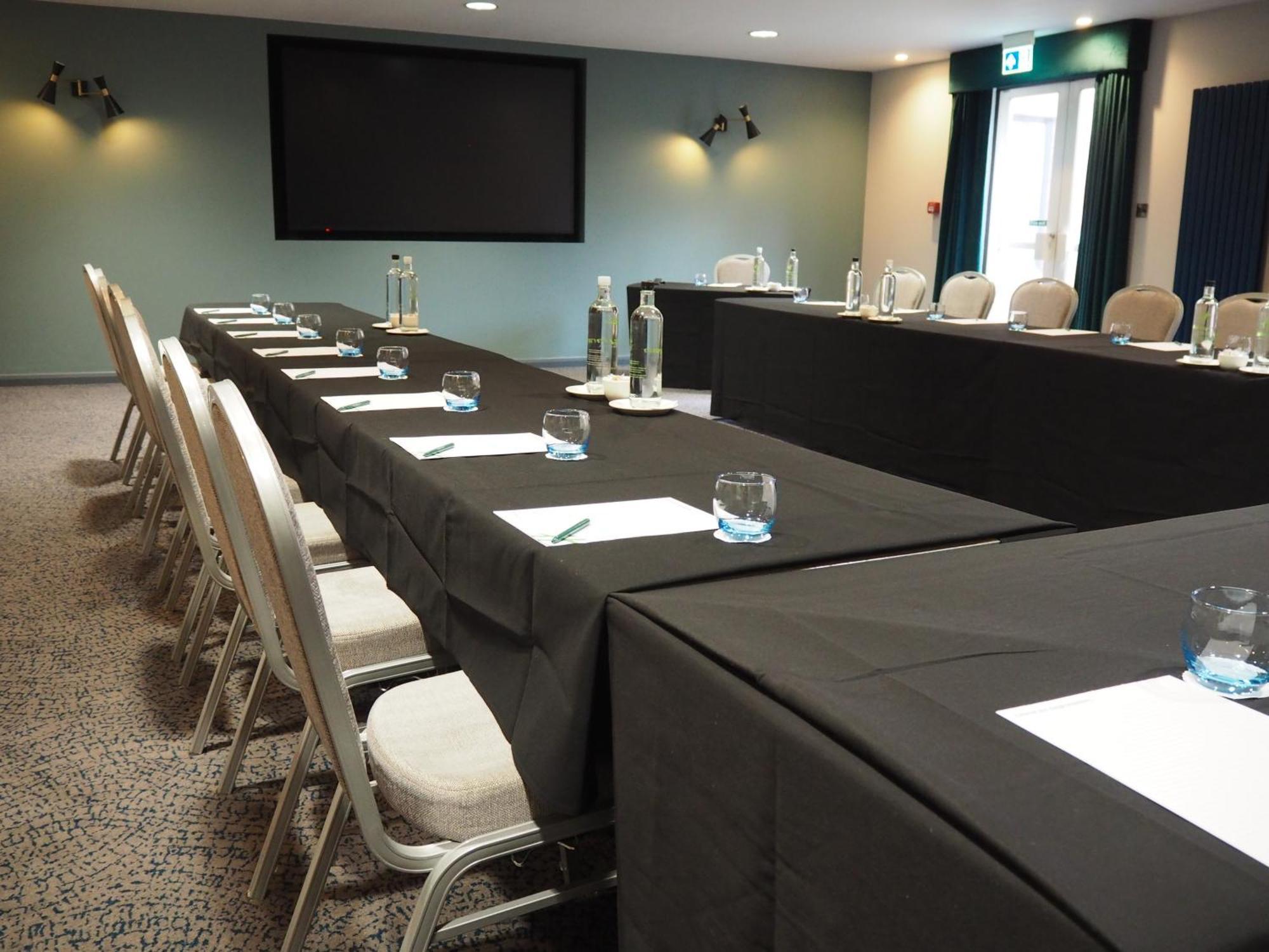 Hotel Ironbridge By Ihg 3*